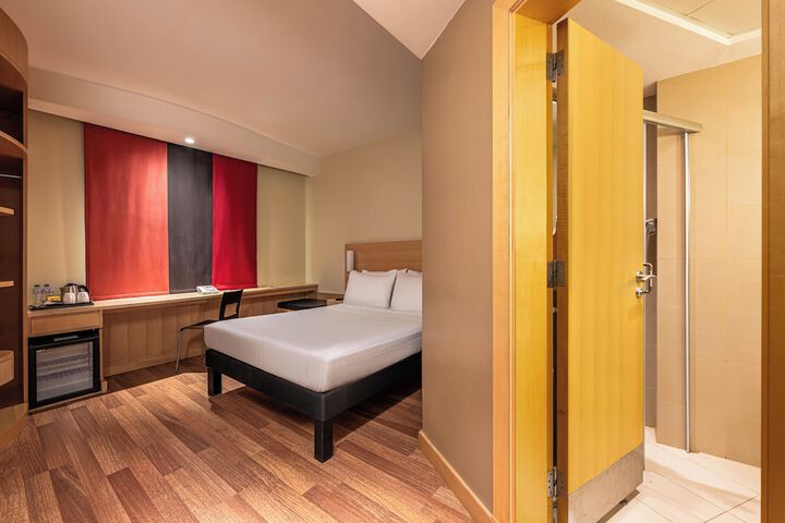 Room 16 of 74