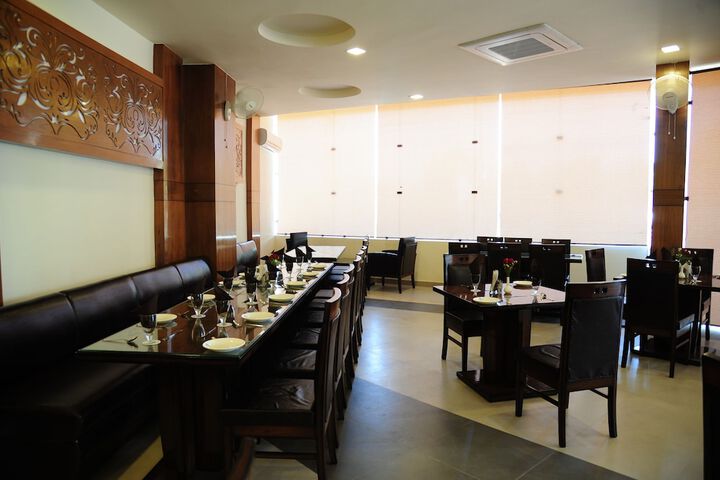 Dining 67 of 76