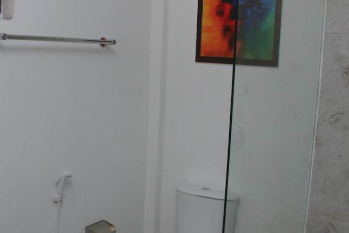 Room 27 of 38