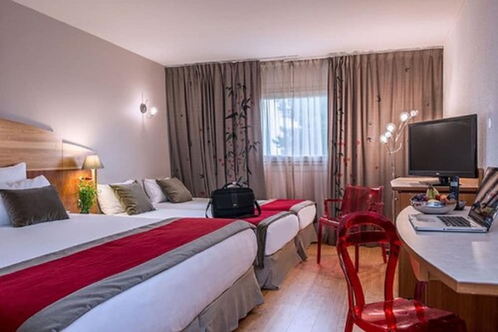 Room 12 of 73