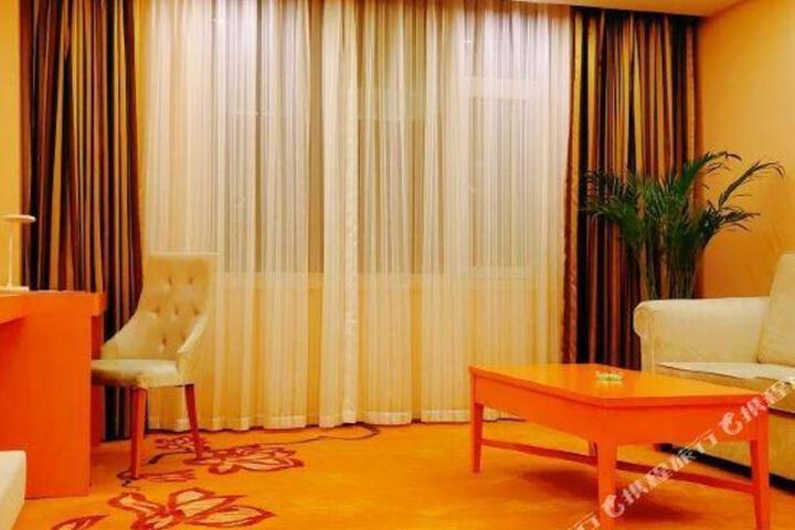 Vienna Hotel (Xining Airport Haidong High-speed Railway West Station)