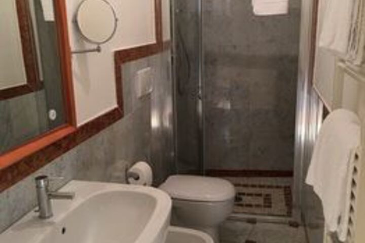 Room 5 of 27