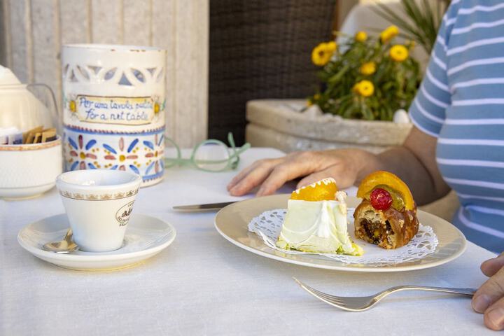 Breakfast/Coffee Service 39 of 48