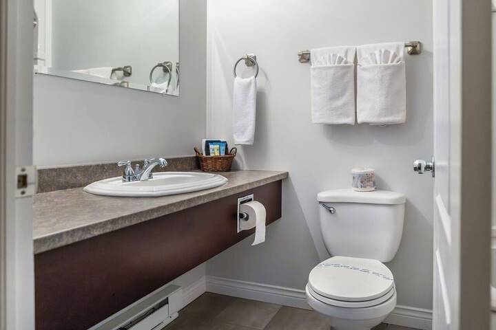 Room 4 of 6