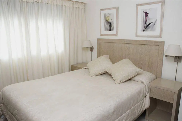 Room 4 of 16