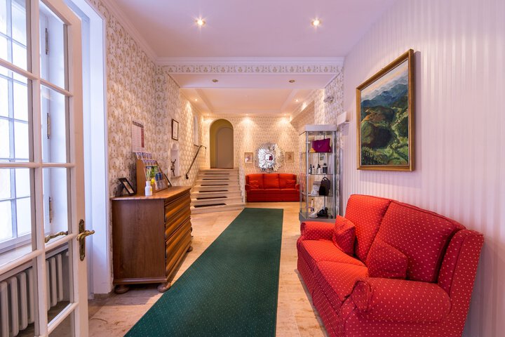 Entrance & Lobby