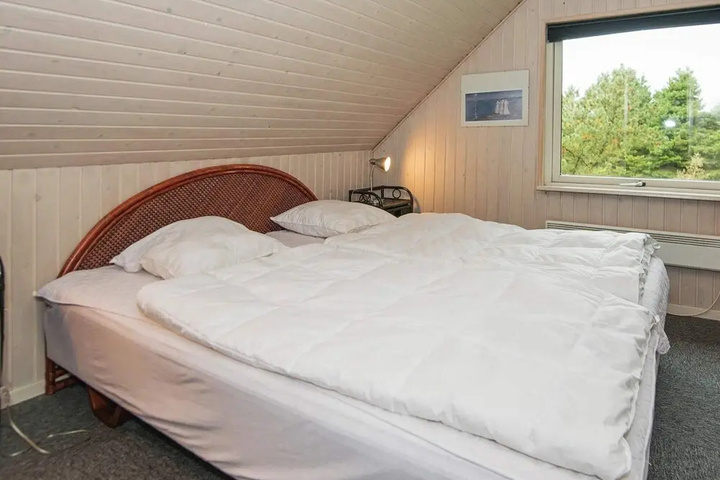 Room 3 of 16