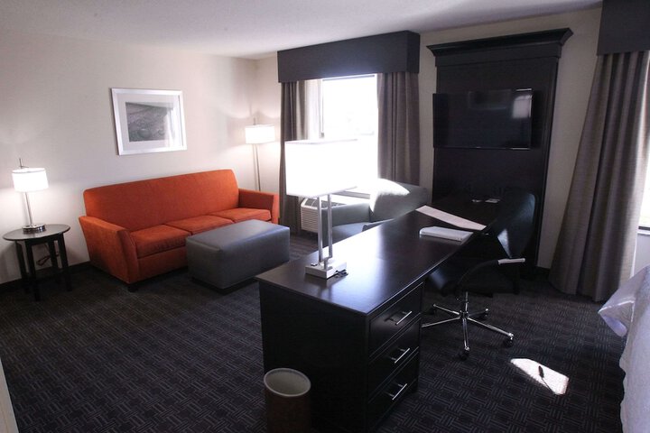 Room 32 of 71