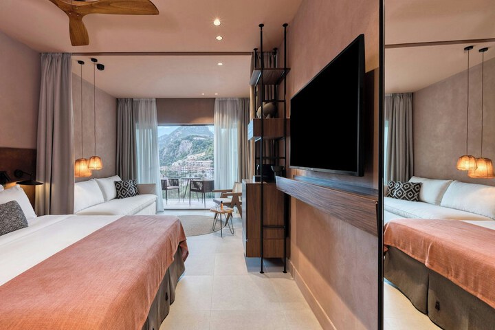 Room 52 of 170