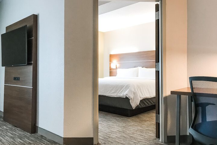 Room 3 of 37