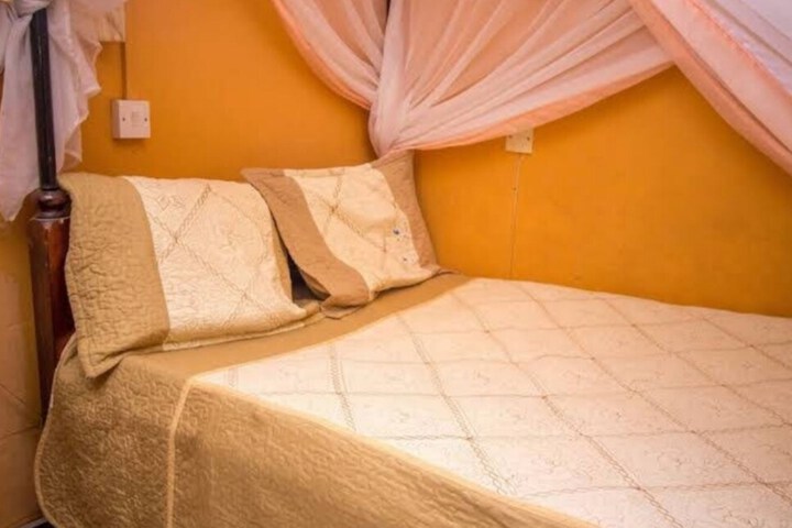 Room 2 of 10