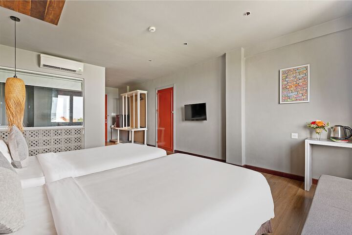 Room 6 of 40