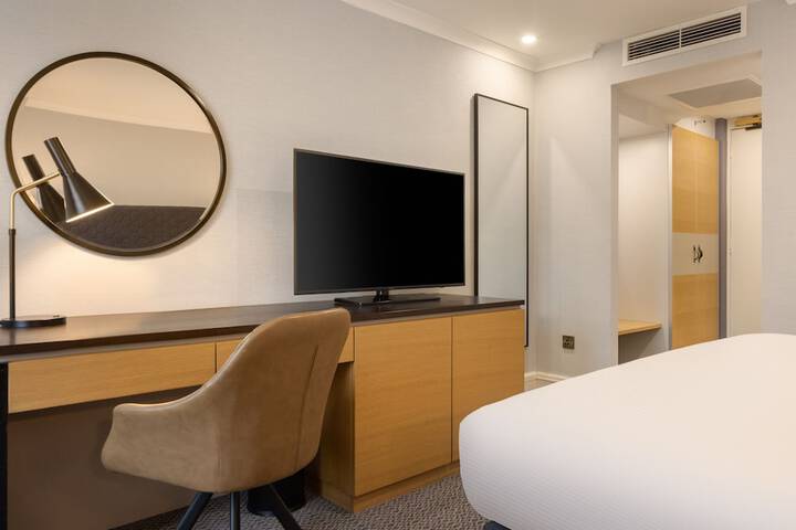 Room 27 of 118