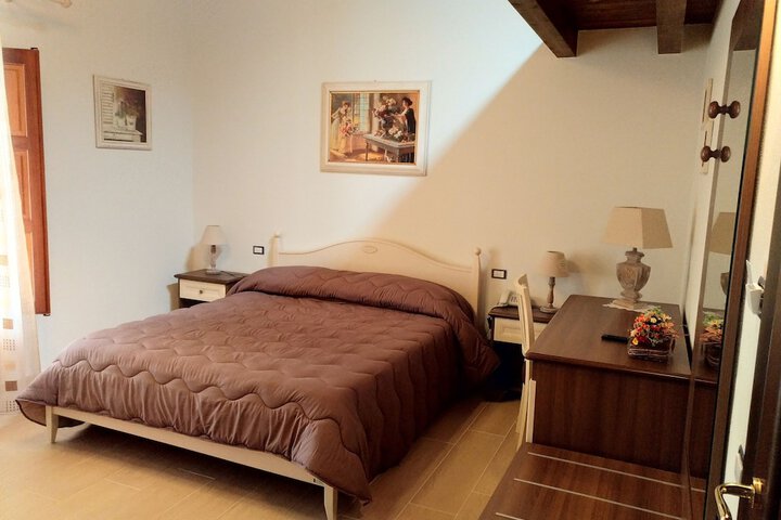 Room 18 of 97
