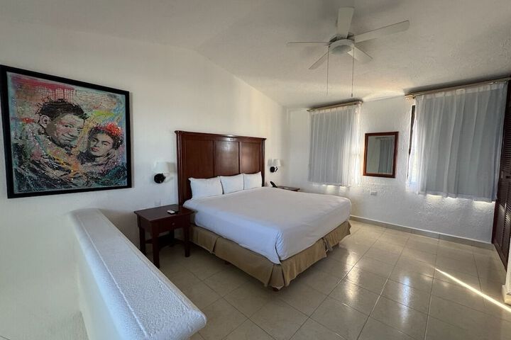 Room 32 of 136