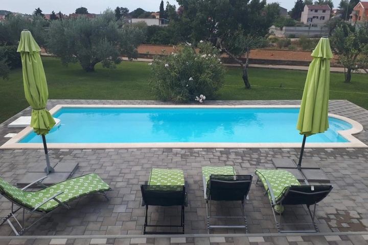 Pool 10 of 14