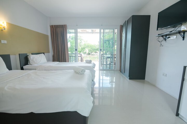 Room 27 of 104