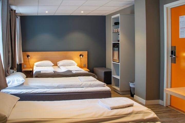 Room 40 of 86