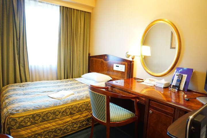 Room 10 of 35