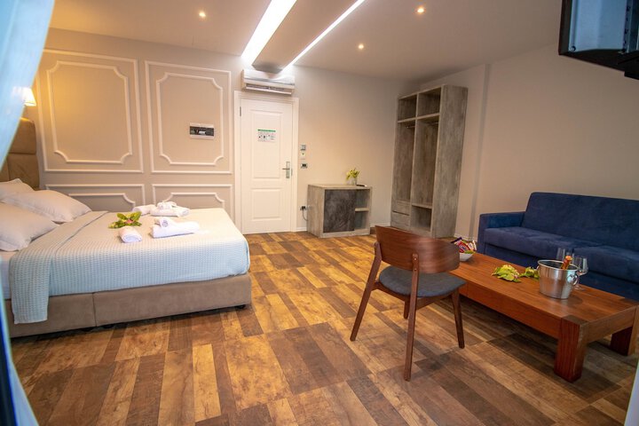 Room 8 of 67