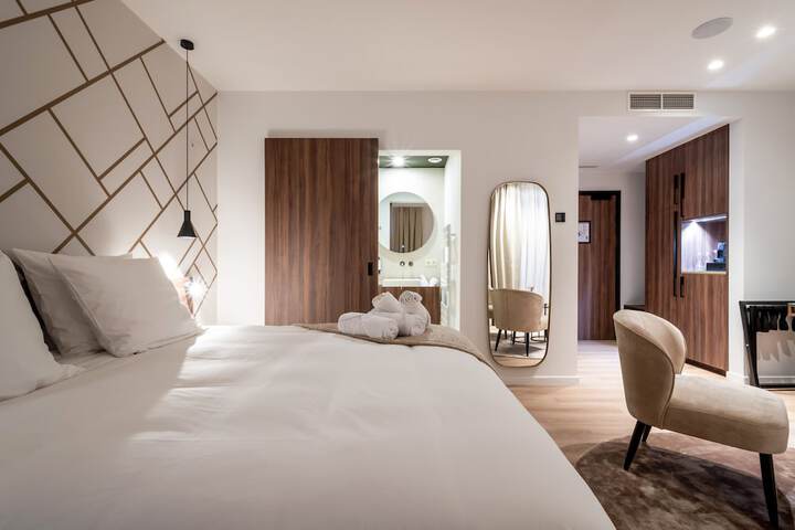 Room 7 of 62
