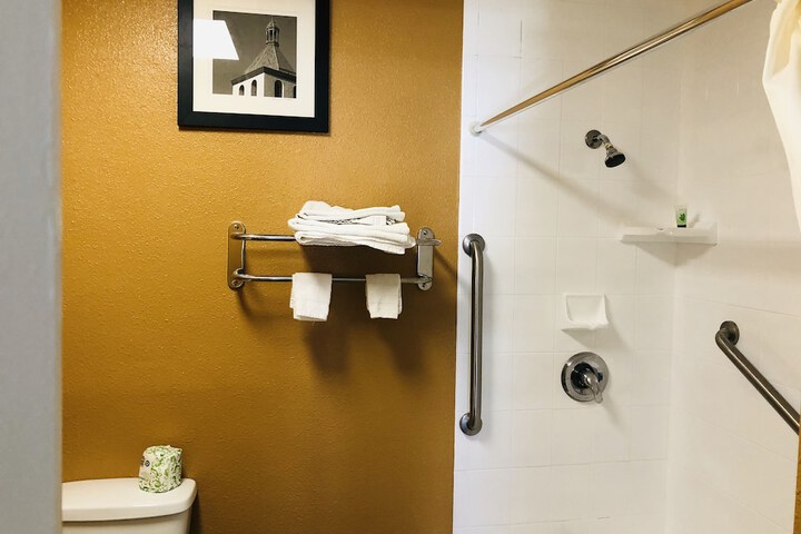 Room 34 of 59