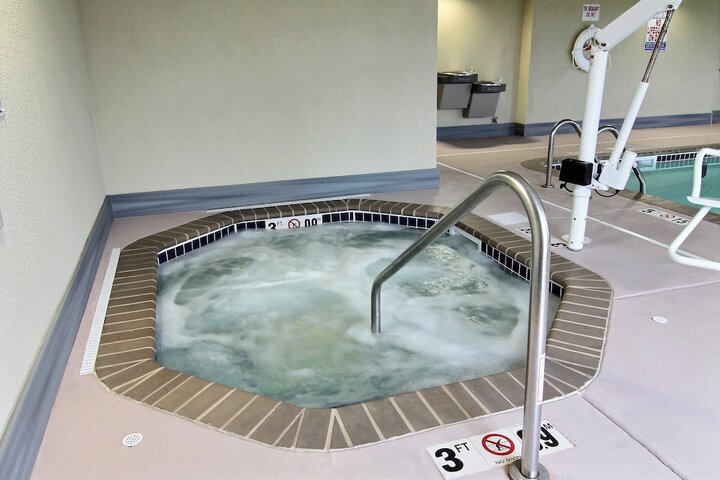 Indoor spa tub