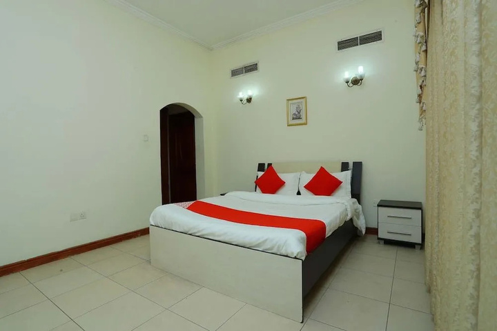 Room 6 of 14