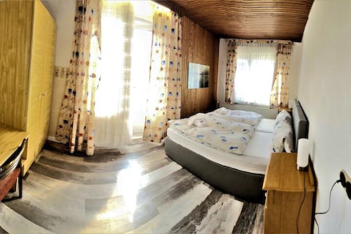Room 8 of 39