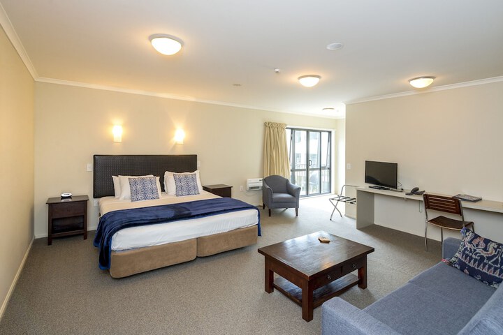 Room 2 of 18