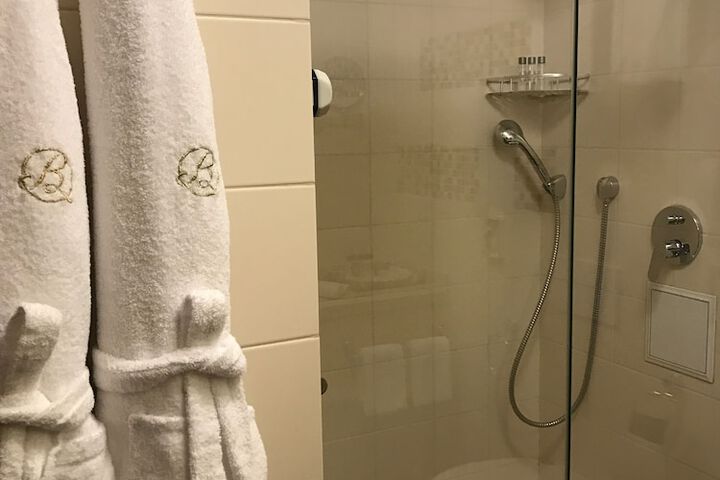Room 26 of 42