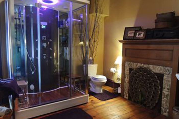 Hotel Suite Photo
