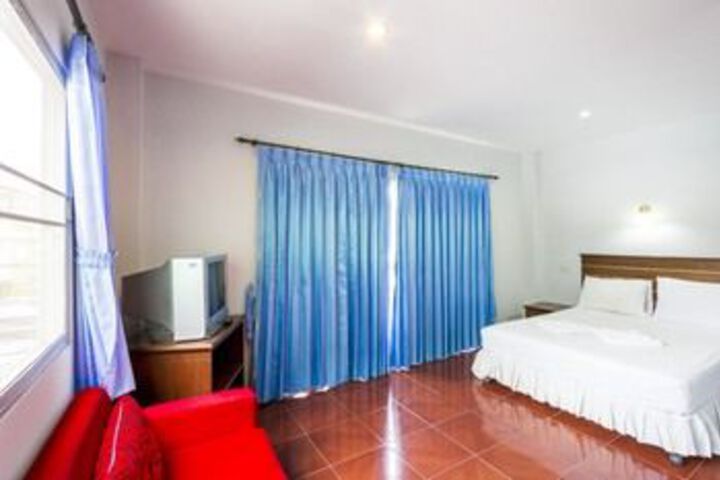 Room 6 of 12