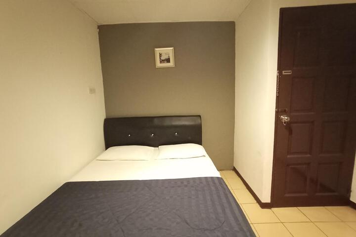 Room 9 of 19