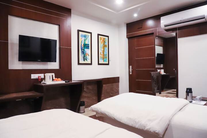 Room 11 of 32