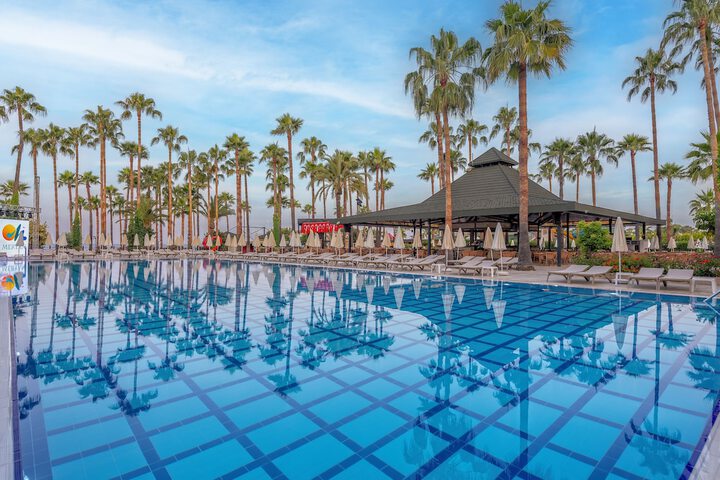 Hotel Pool