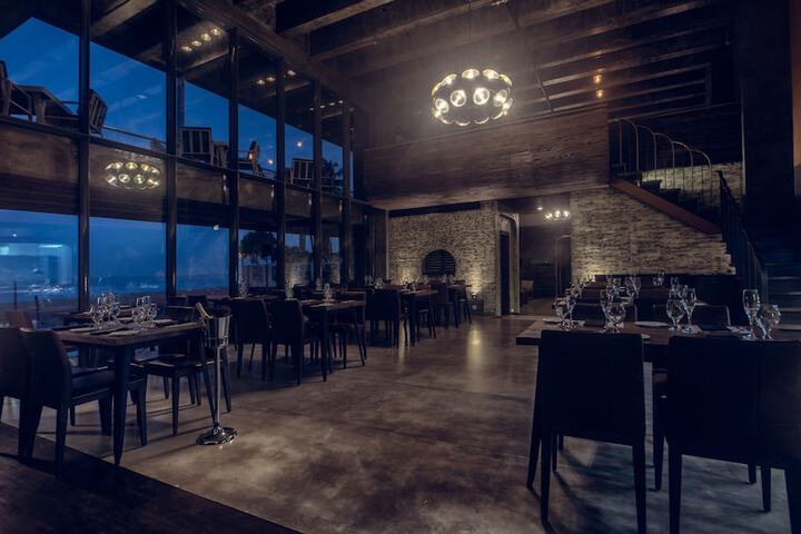 Dining 46 of 59