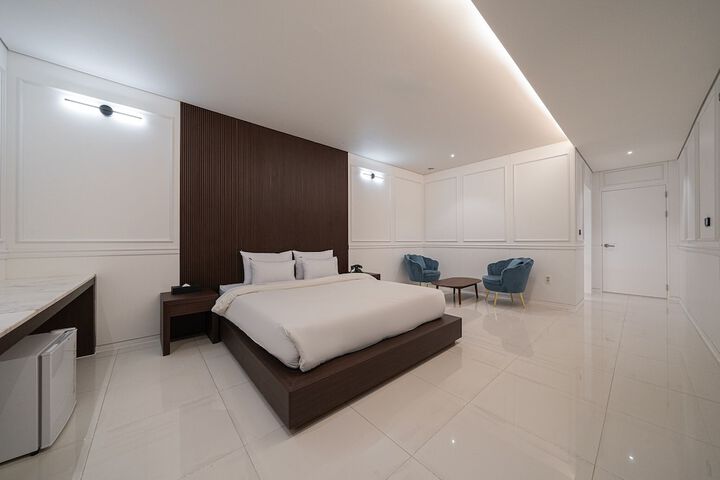 Room 57 of 104