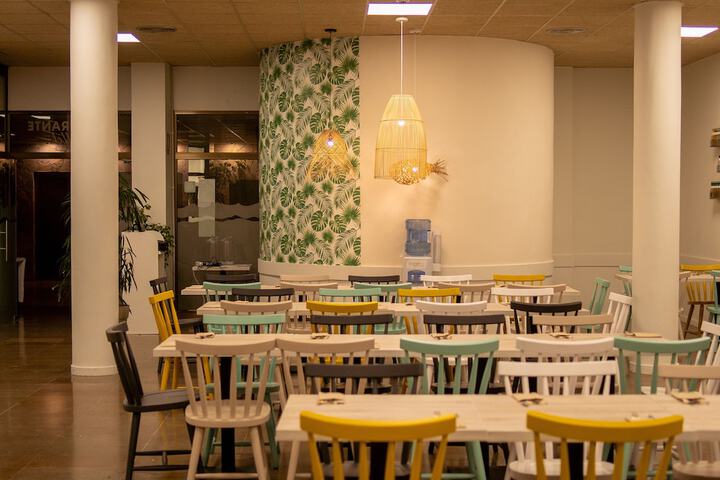 Dining 2 of 31
