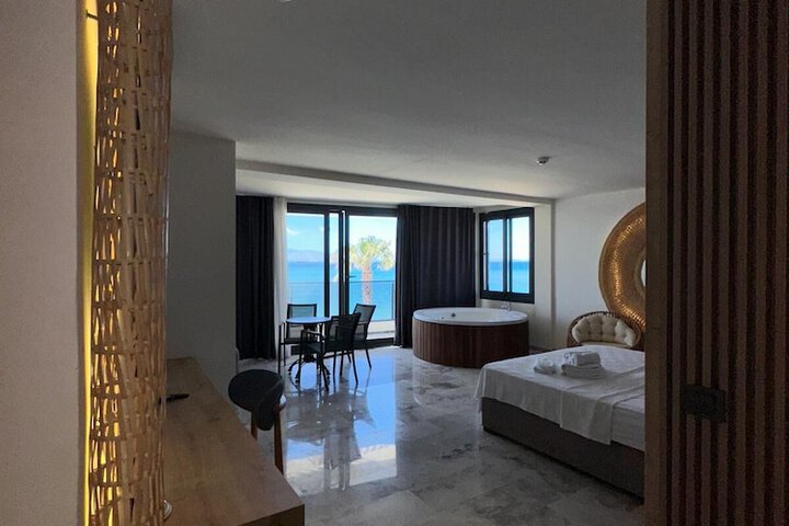 Room 32 of 59