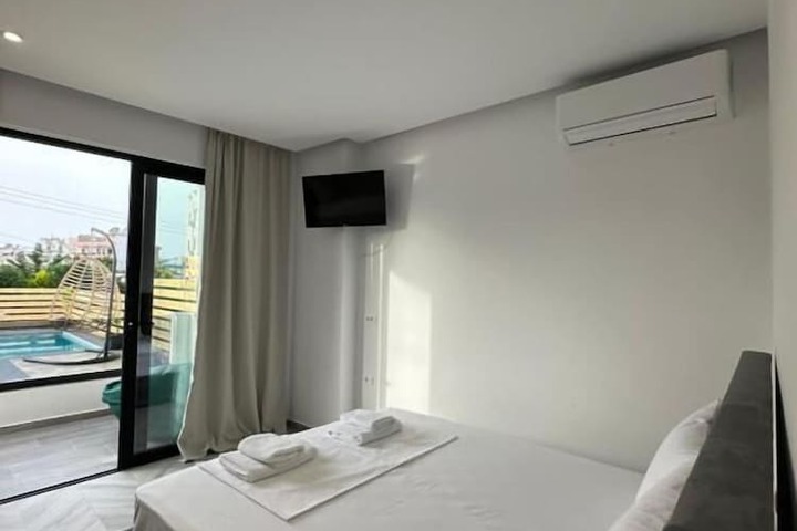 Room 47 of 96