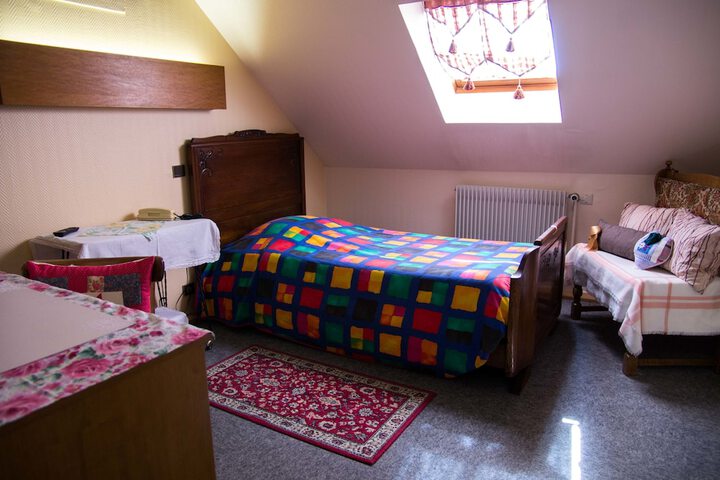 Room 9 of 37