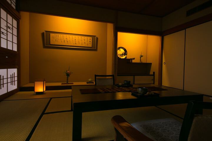 Room 12 of 37