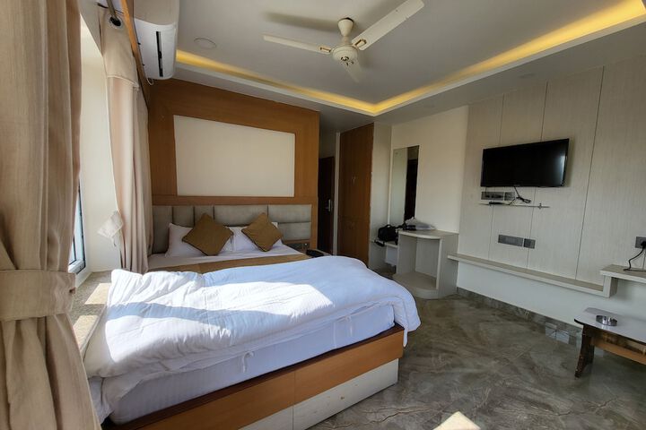 Room 5 of 75