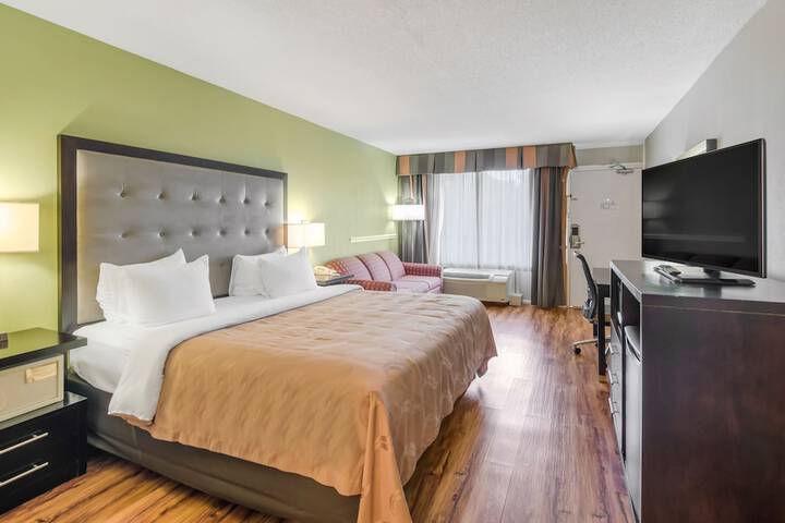 1 Double Bed Accessible (2 of 9)