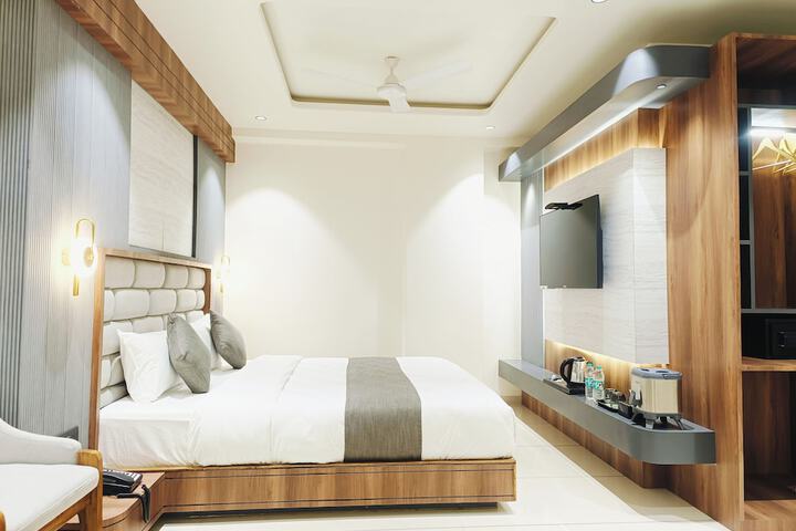 Room 56 of 76