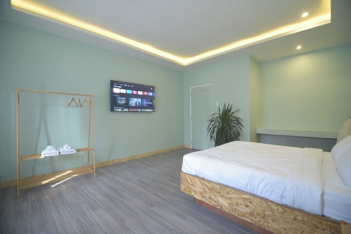 Room 4 of 63