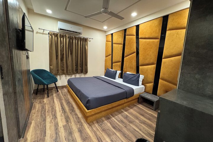 Room 12 of 36