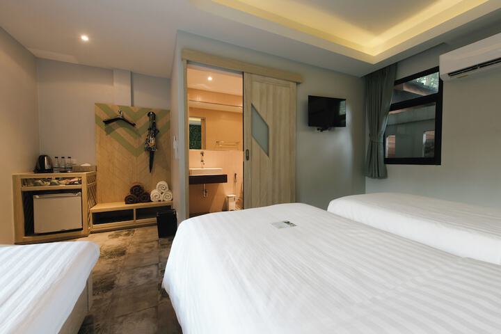 Room 35 of 120