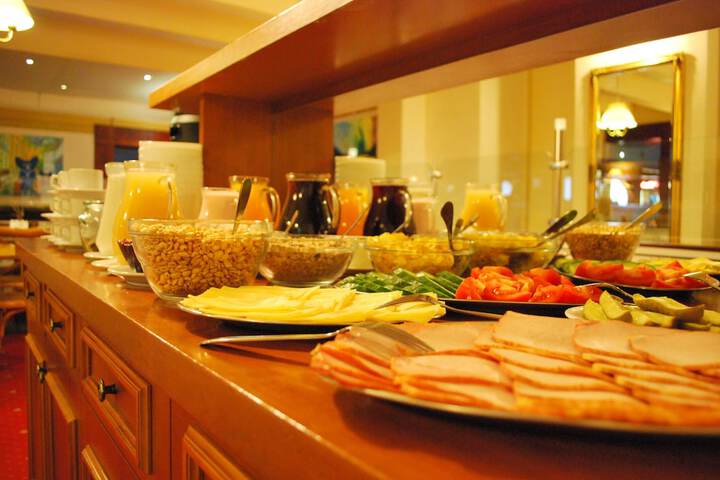 Dining 42 of 47